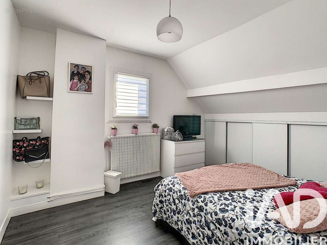 Photo 9 - Maison à LE COUDRAY-MONTCEAUX