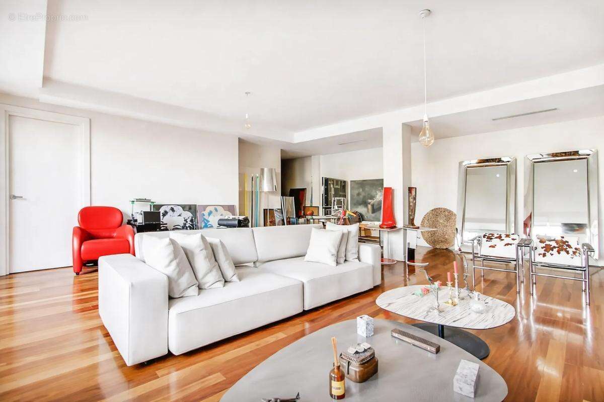 Appartement à PARIS-8E