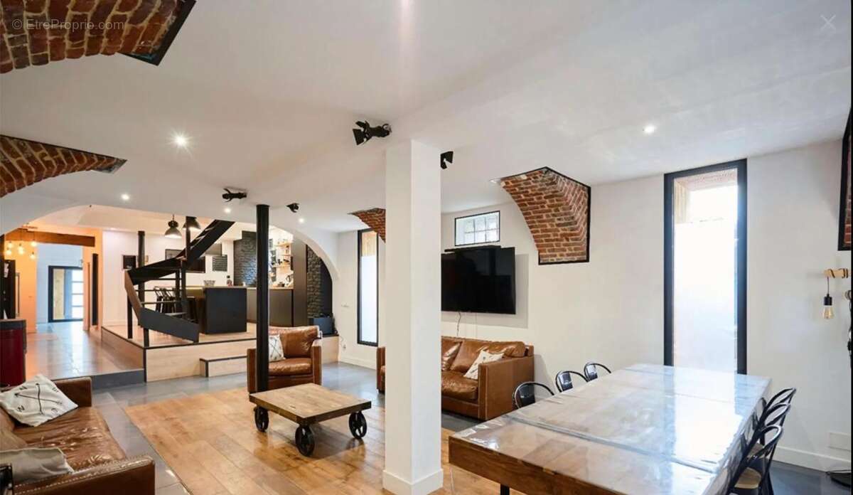 Maison de 5 pièces de 220 m² à Raismes - photo 3
