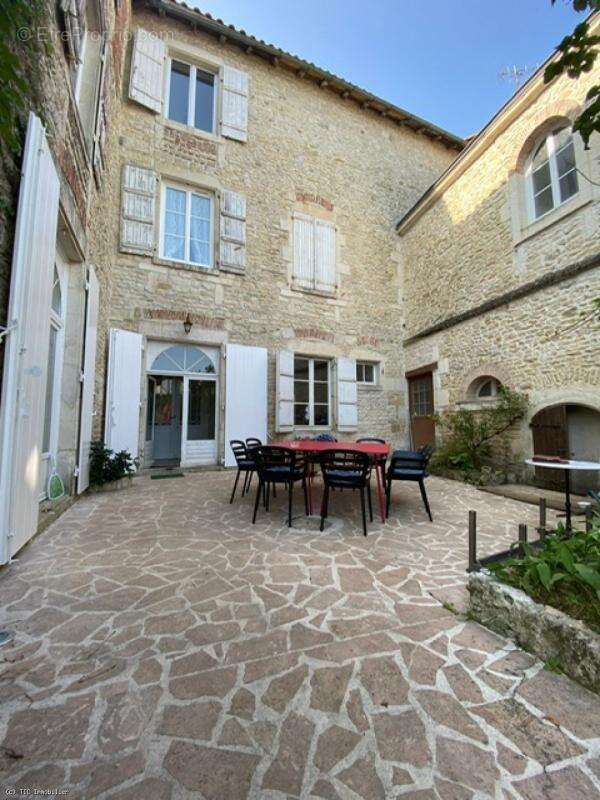 Maison à RUFFEC