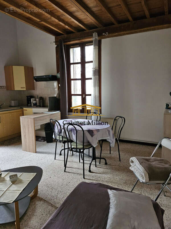 Appartement à VIC-LA-GARDIOLE