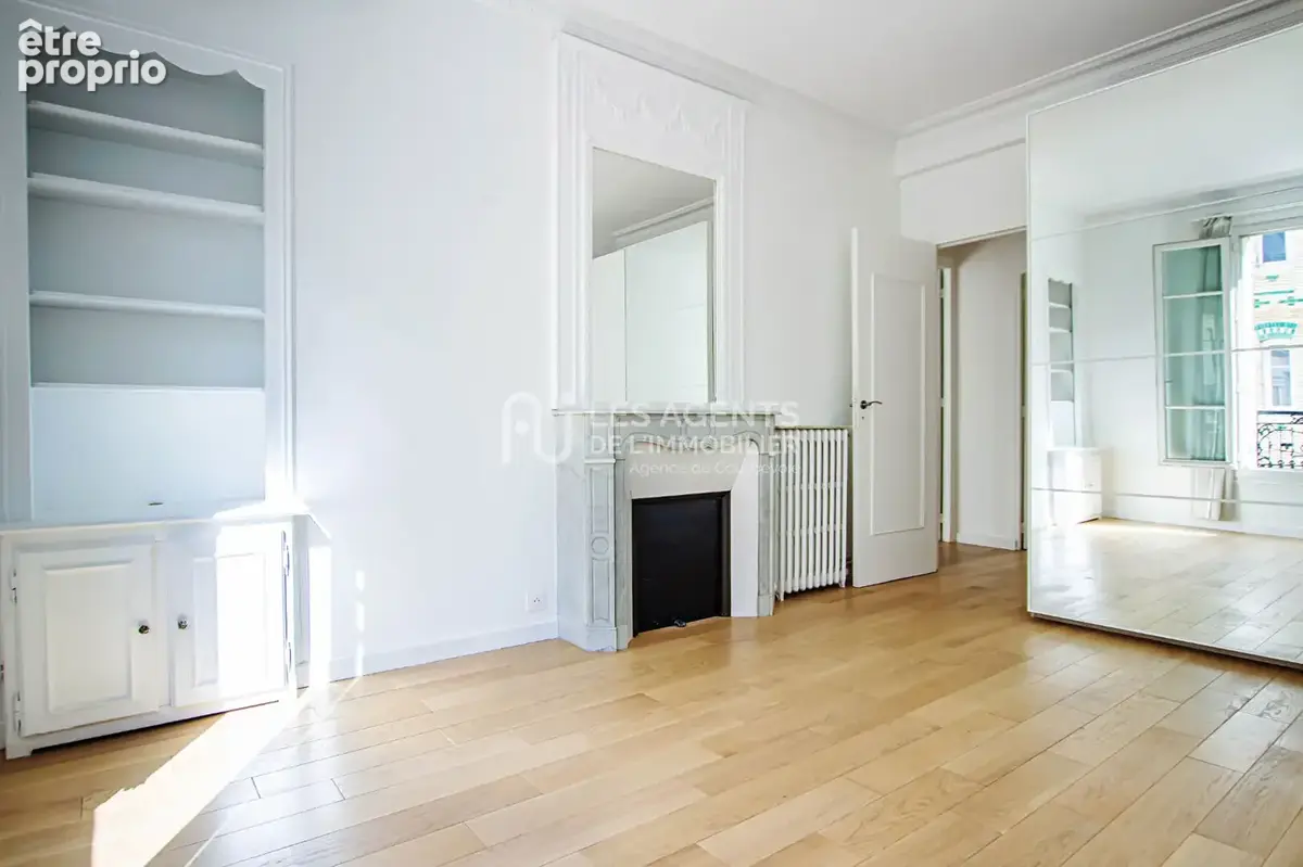 Appartement à COURBEVOIE
