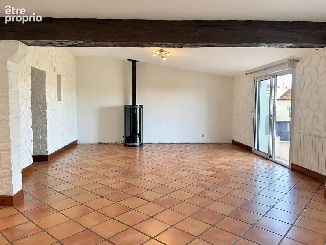 Maison de bourg avec terrain et dependances - photo 4