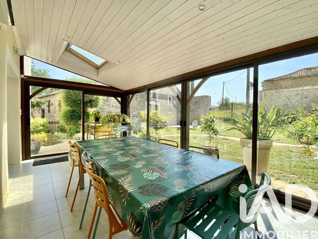 Maison 346 m² à Cezais  - photo 5