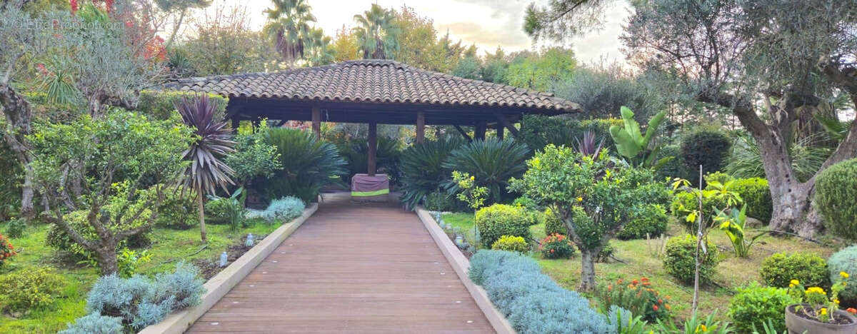 Mougins vieux village villa individuelle t7 au calme 600m2 parc de 7770m2 piscine tennis - photo 12
