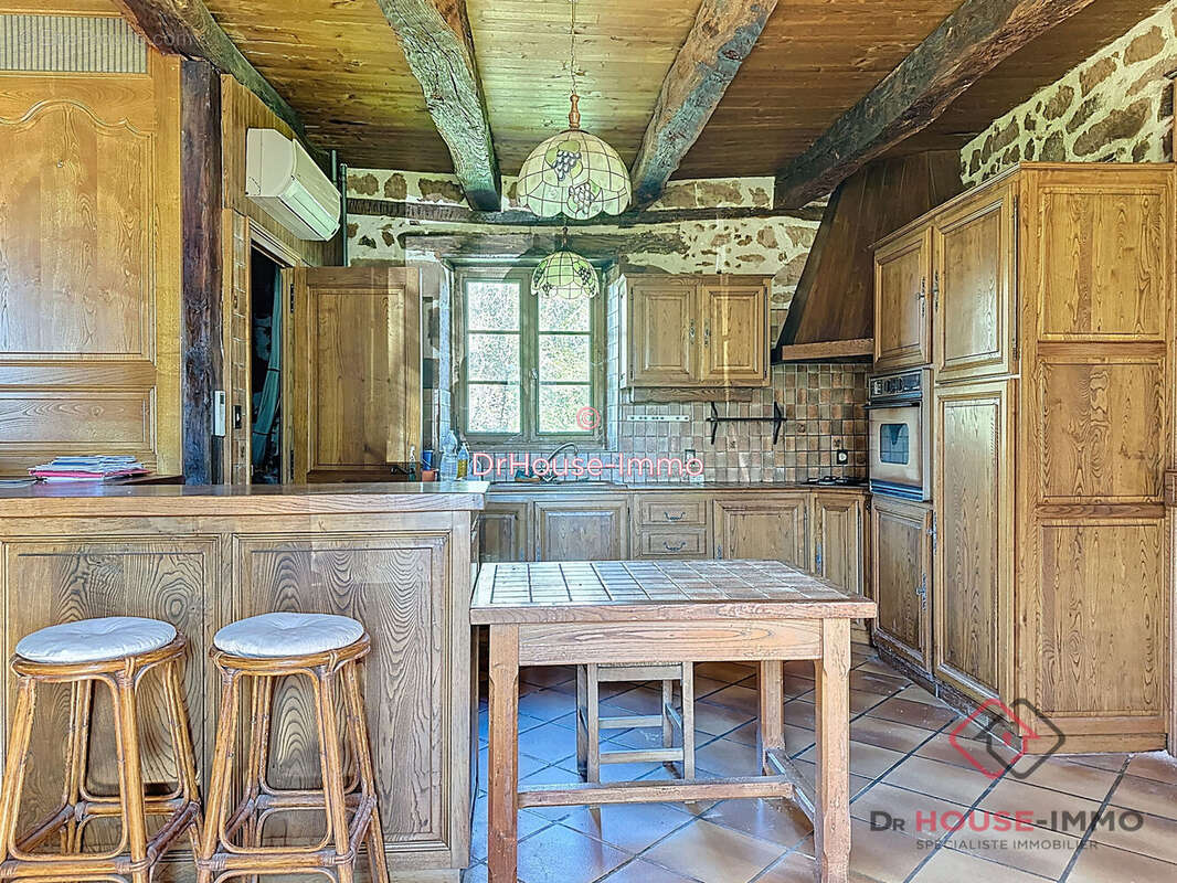 Maison à HAUTEFORT