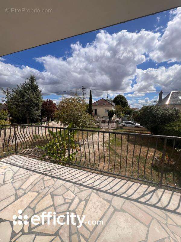 Maison 90 m² à La Riviere-De-Corps  - photo 4