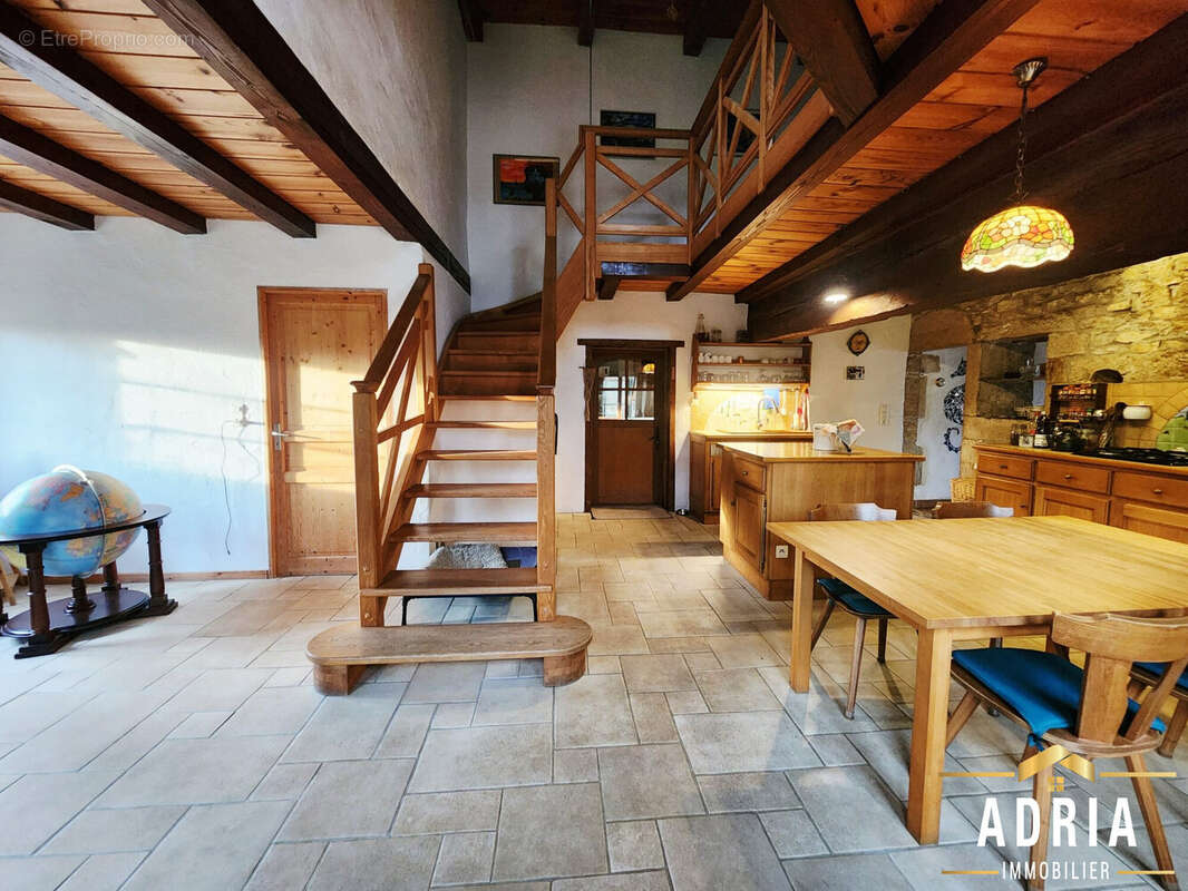 Maison à LES TERRES-DE-CHAUX