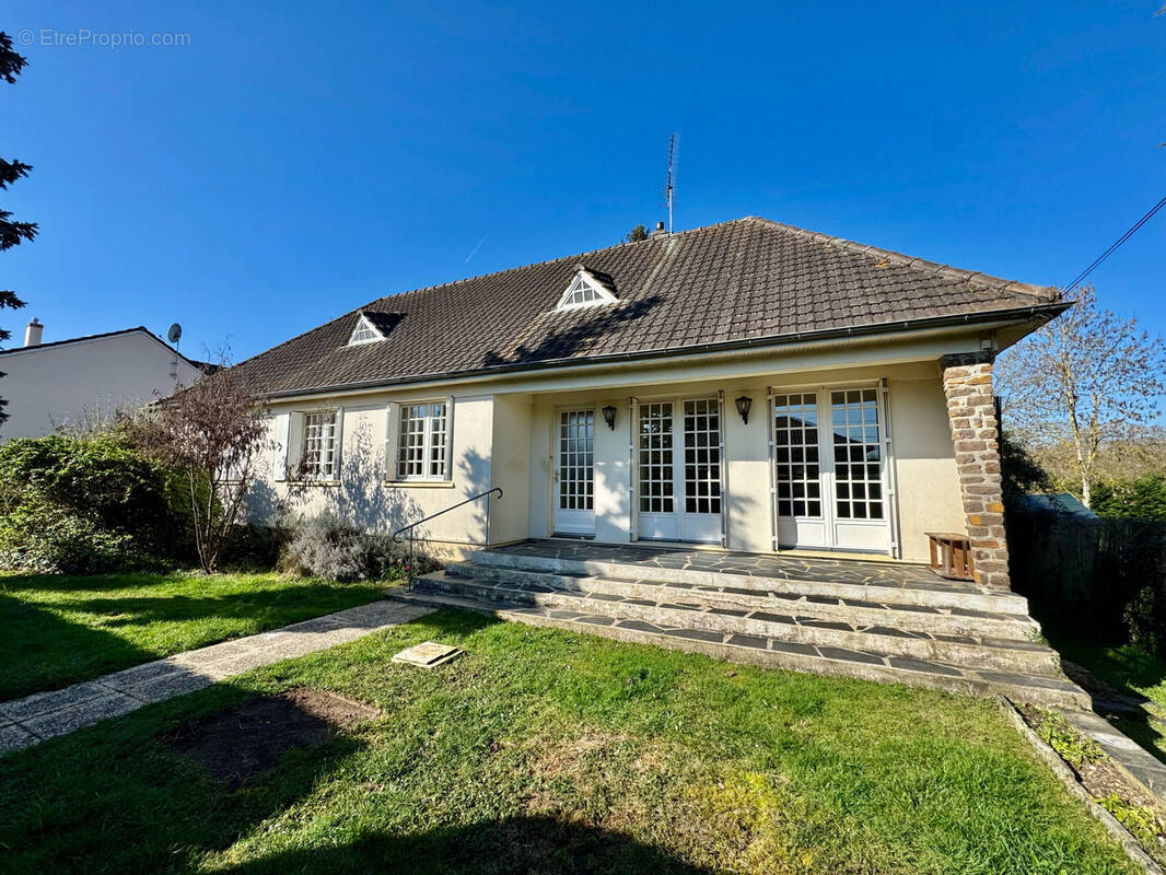 Maison à HOUDAN