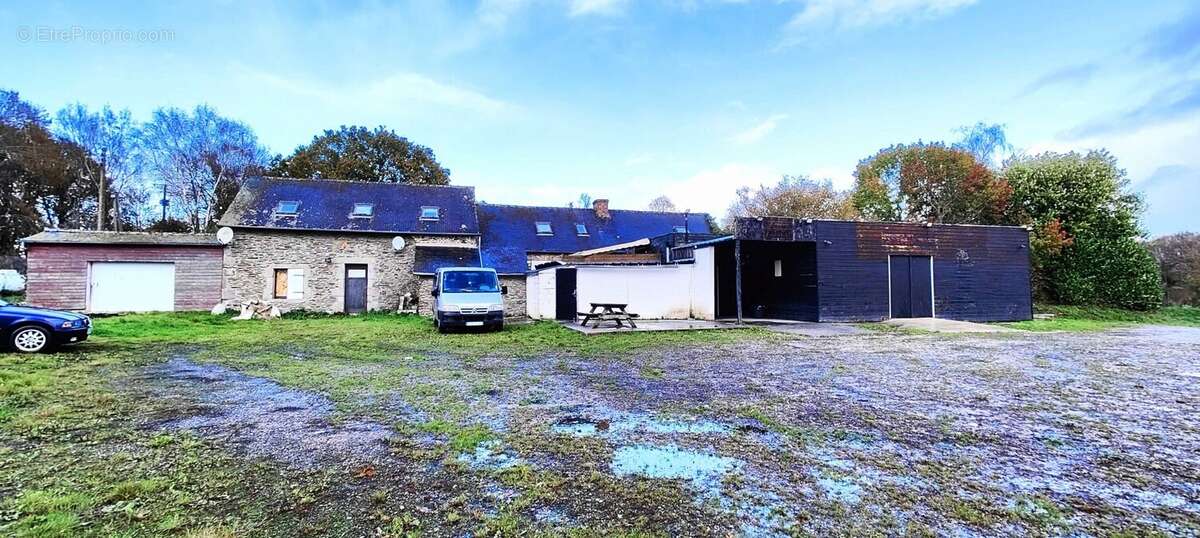 Maison à PLOUNEVEZ-QUINTIN