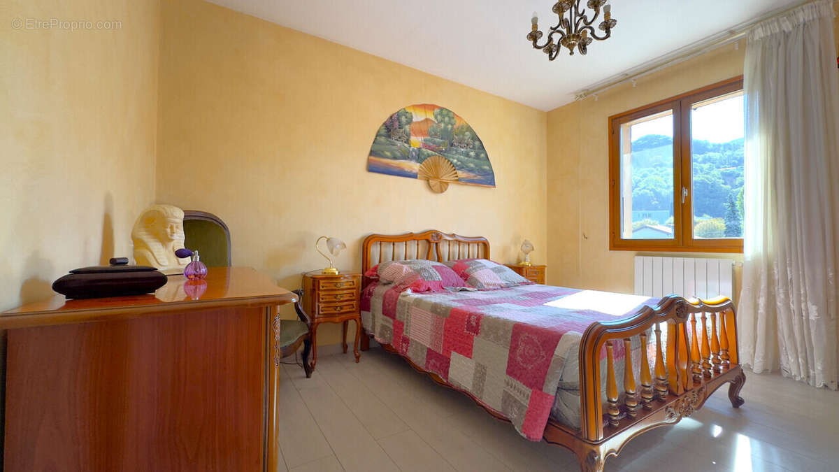 Maison à SAINT-MARTIN-D&#039;HERES