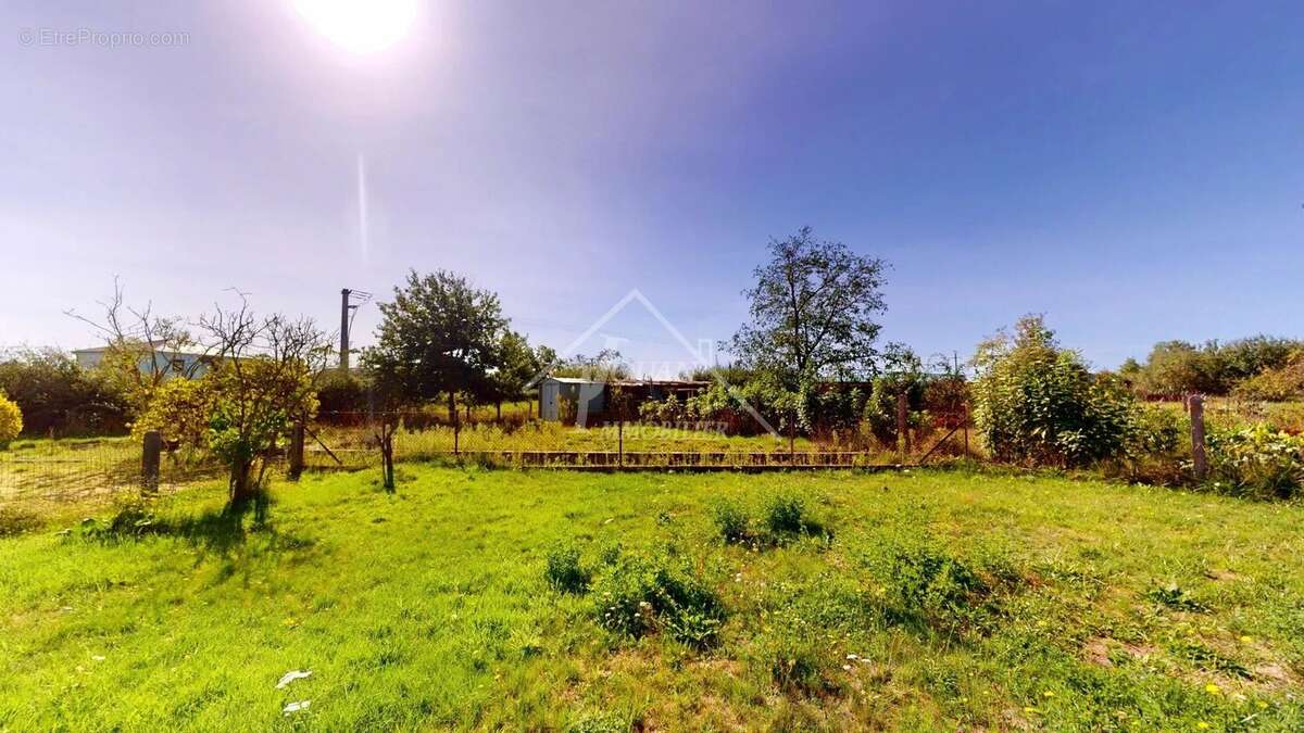 Maison à THIEL-SUR-ACOLIN