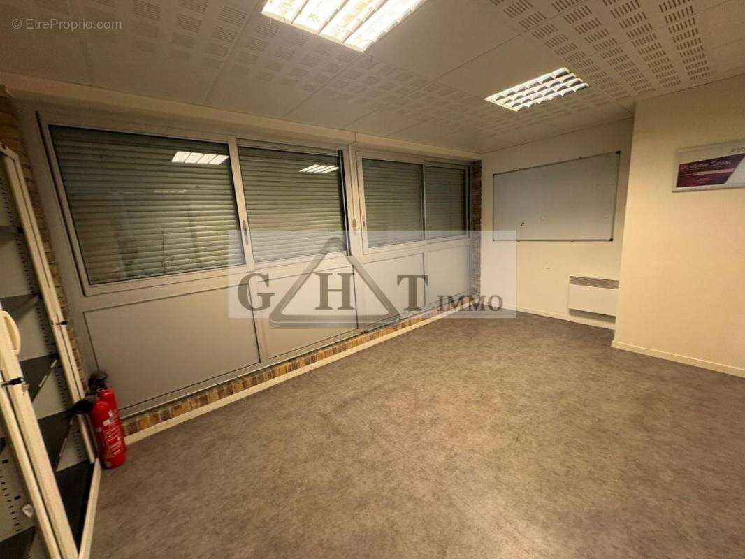 Entrepot bureau 400m² a vaux le penil a la vente - photo 10