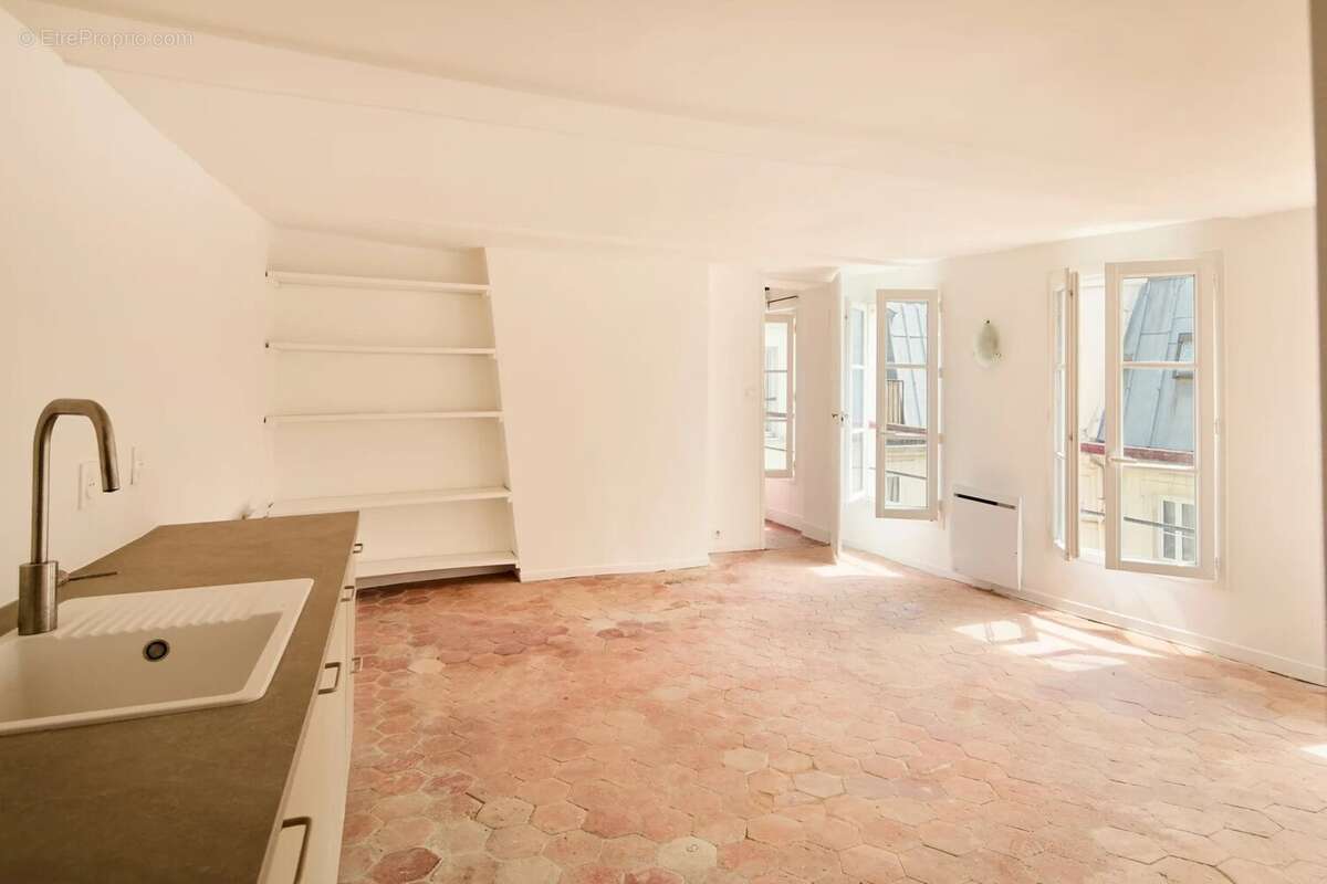 Appartement à PARIS-7E