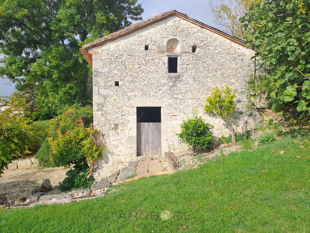 Maison familiale en pierre avec vue panoramique, verger et dépendances. - photo 46