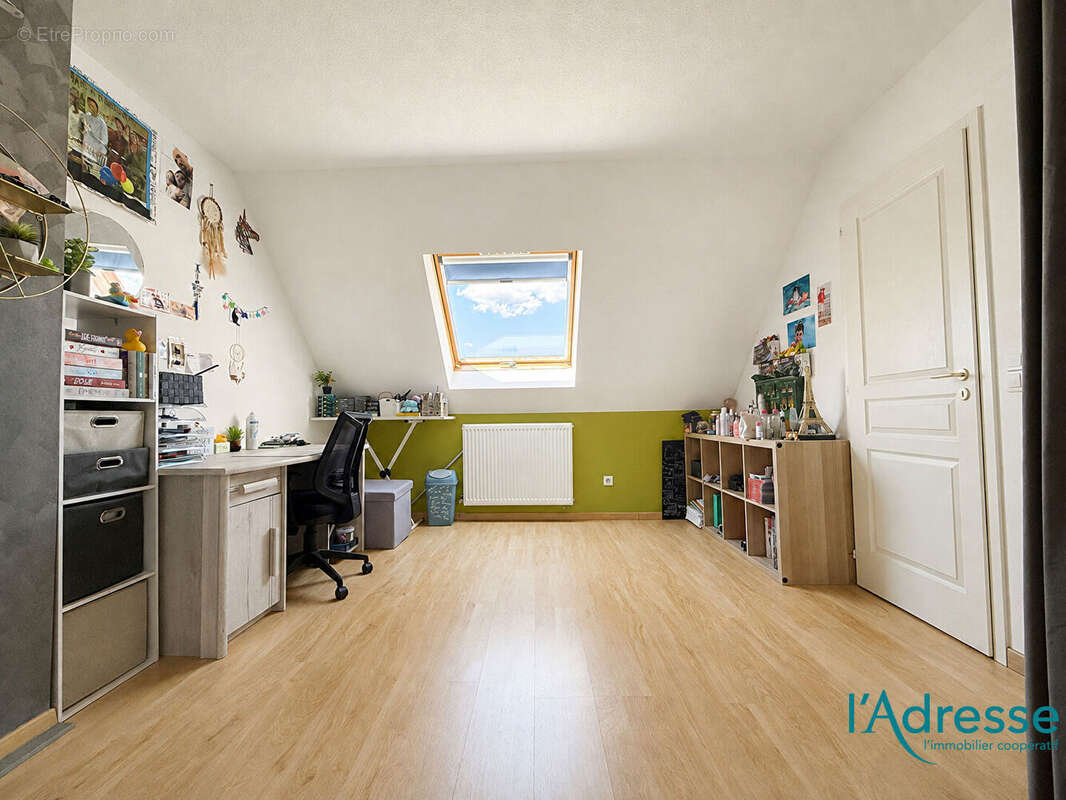 À vendre ? Duplex 4 pièces de 120 m² avec terrasse, garage et stationnements - photo 8