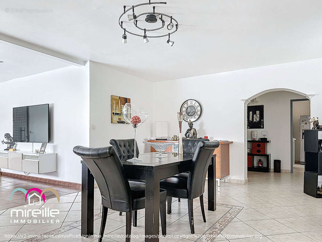 Maison à JONQUIERES-SAINT-VINCENT