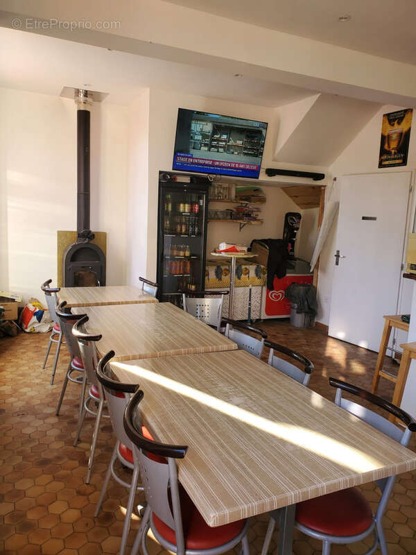 À vendre à Arcens (Ardèche) — Murs et fonds de commerce : bar, restaurant, chambres d'hôtes - photo 5