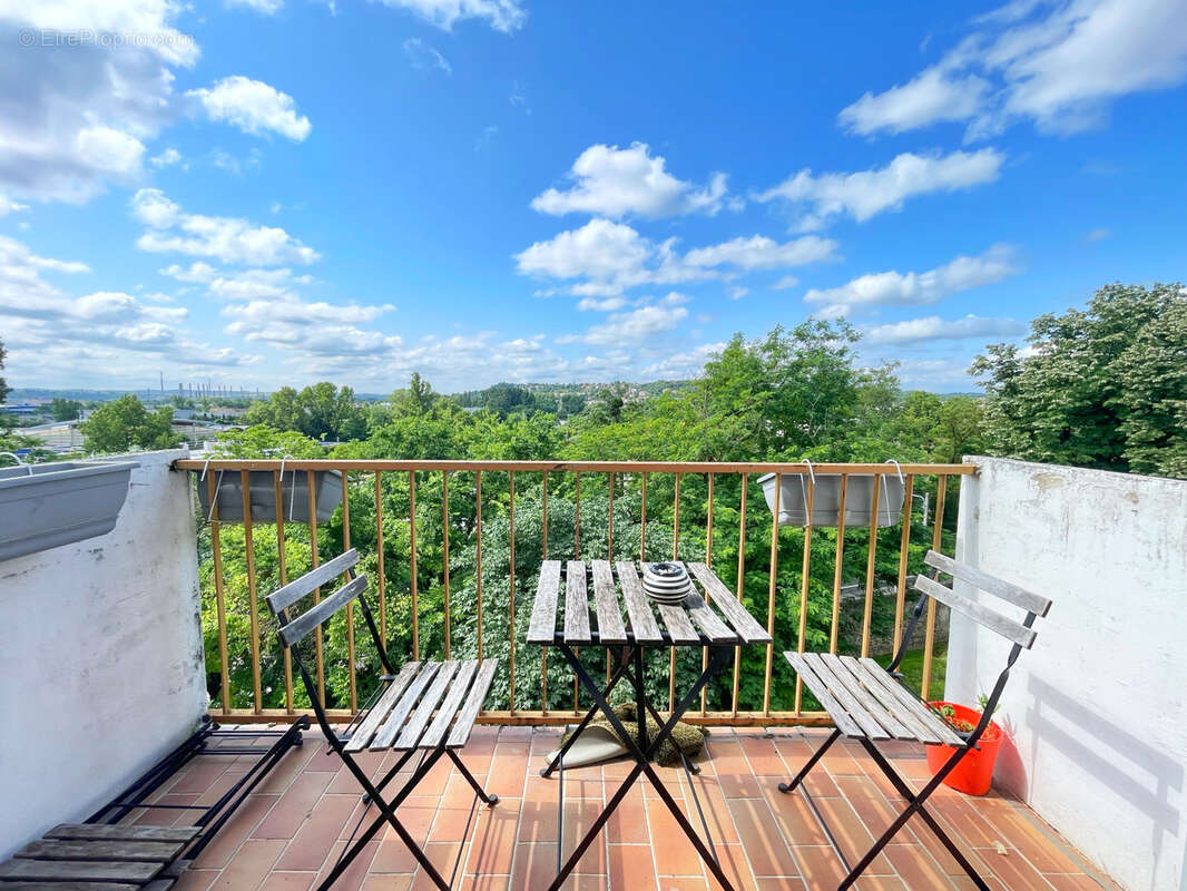 Appartement à PIERRE-BENITE