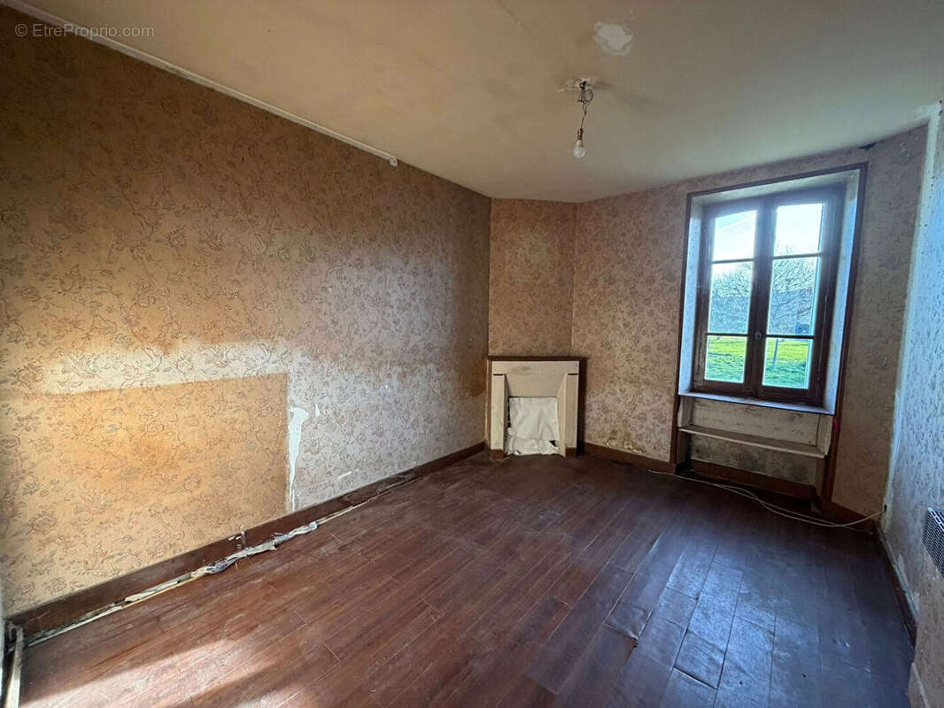 Maison à CHATEAUPONSAC