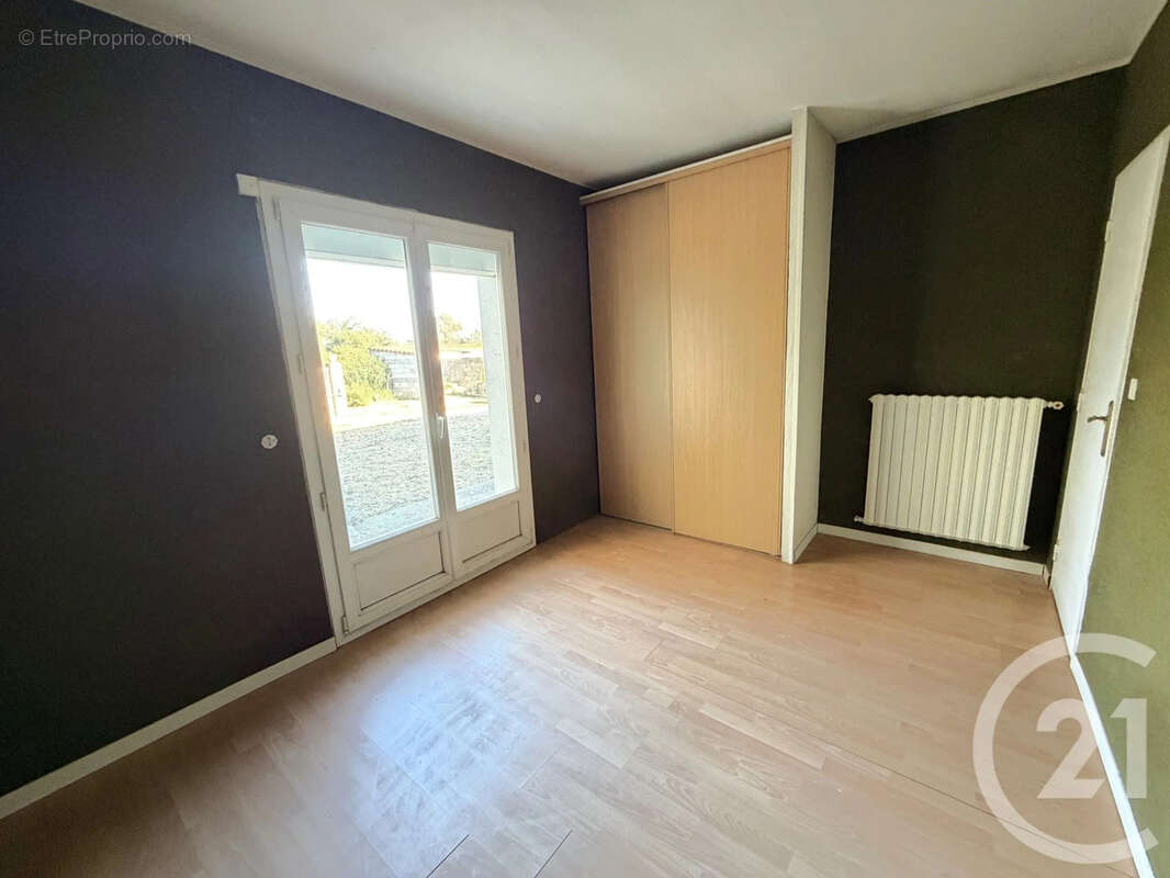 Maison à PINS-JUSTARET