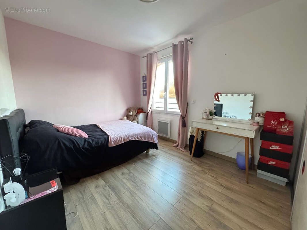 Maison à COUTEVROULT