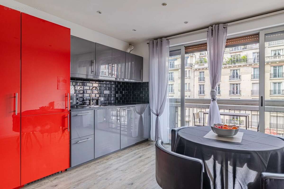 Appartement à PARIS-17E
