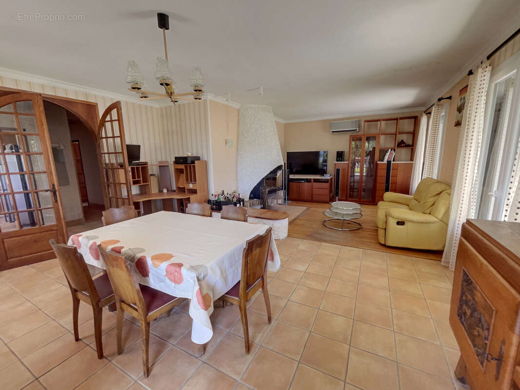 Maison à MIRANDOL-BOURGNOUNAC