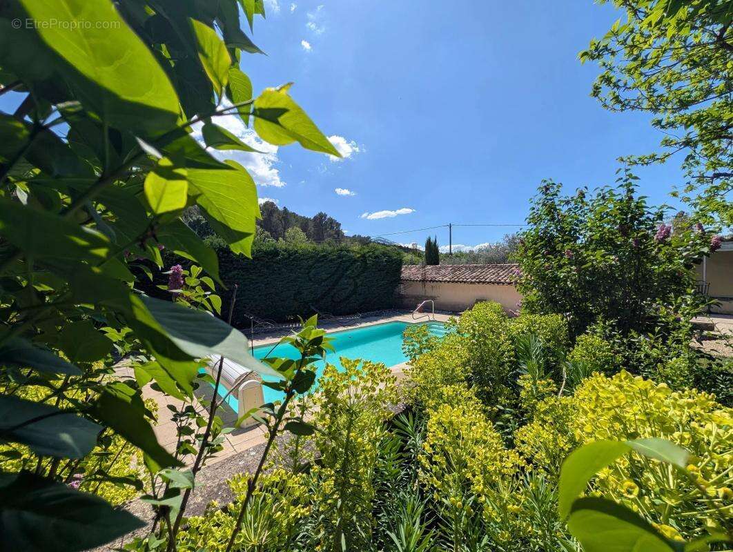 Maison à LA BASTIDE-DES-JOURDANS