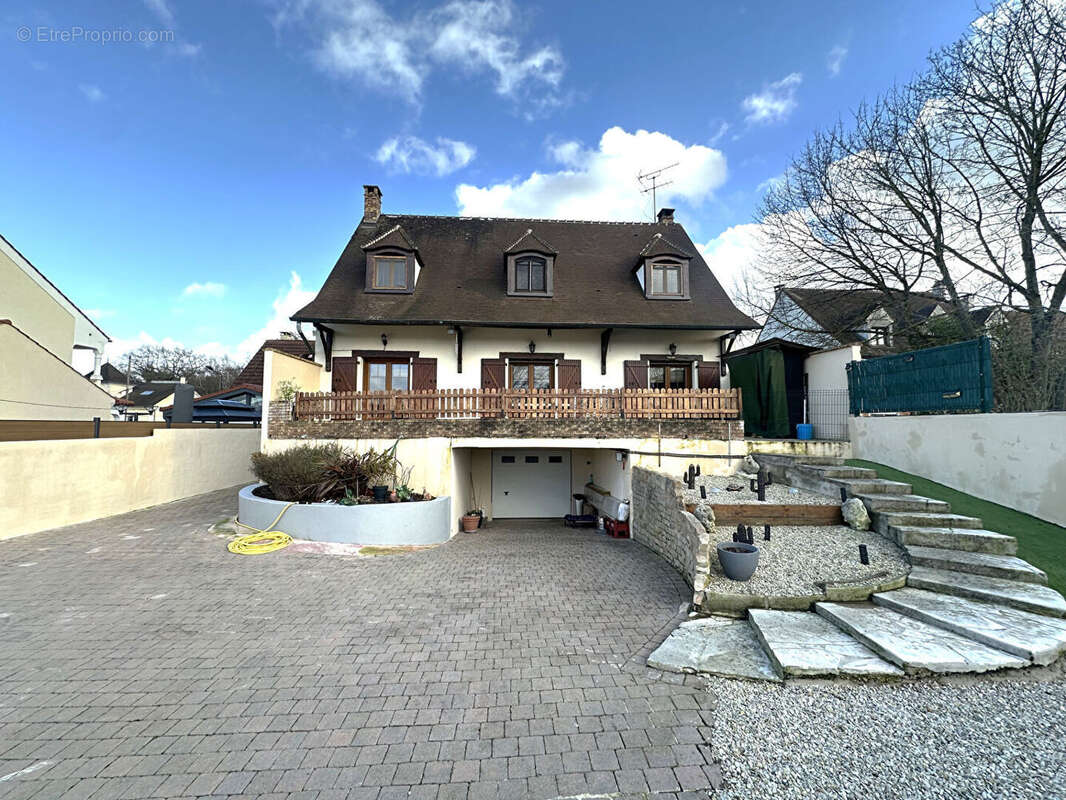 Maison à CLAYE-SOUILLY