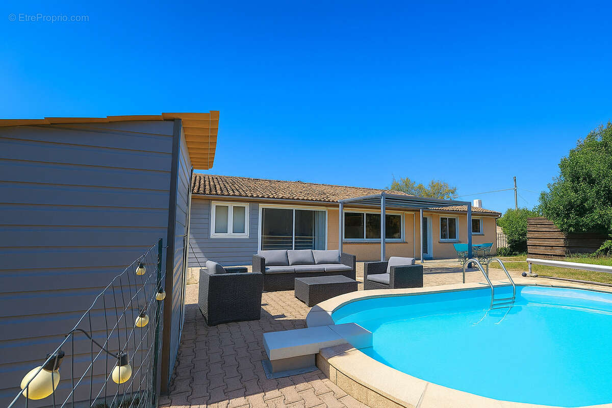 Maison à MONTAIGUT-SUR-SAVE