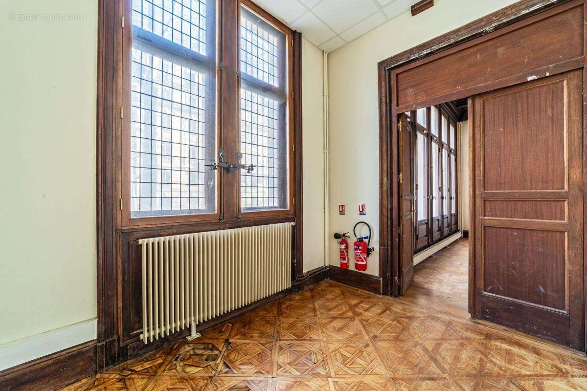 Hôtel particulier - 611 m² - Paris (75) - photo 8