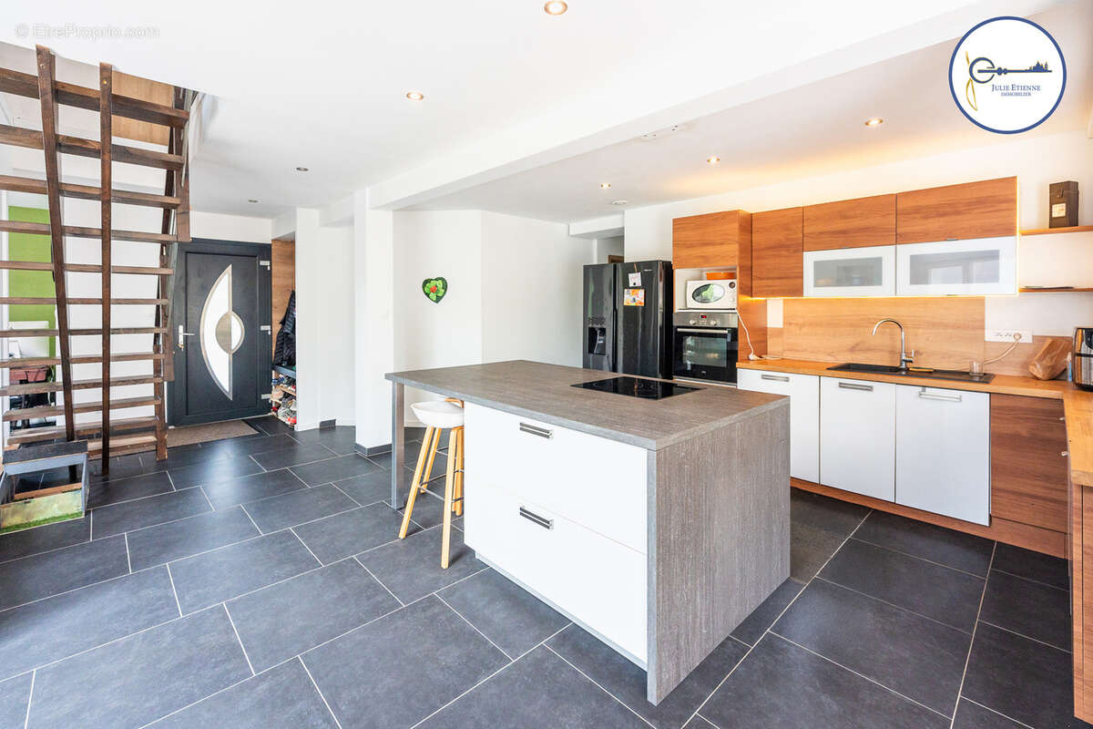 Maison - 149m2 - 8 pieces - photo 6