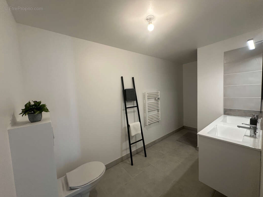 Appartement à LA LONDE-LES-MAURES