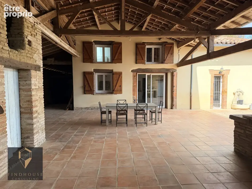 Ferme t6 - 1,5 hectare - 211 m2 - dépendances - étang - puits - piscine - photo 2