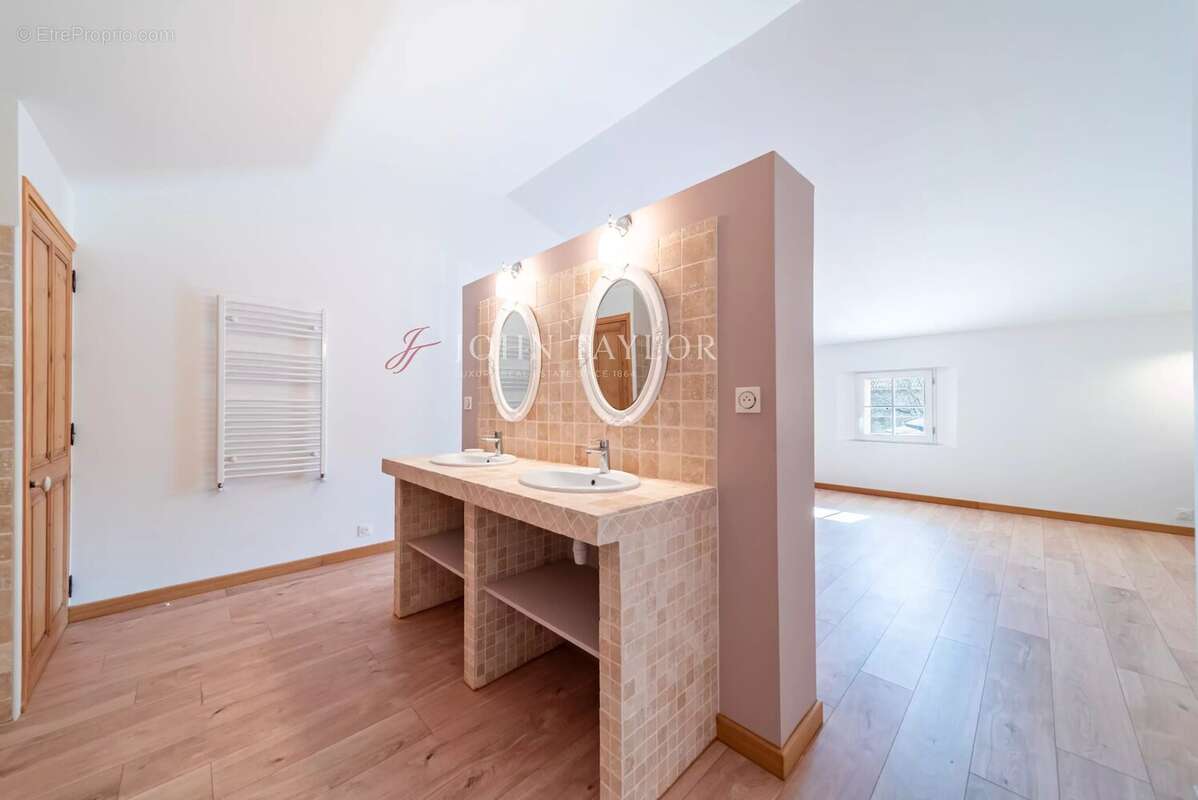 Maison à PERNES-LES-FONTAINES