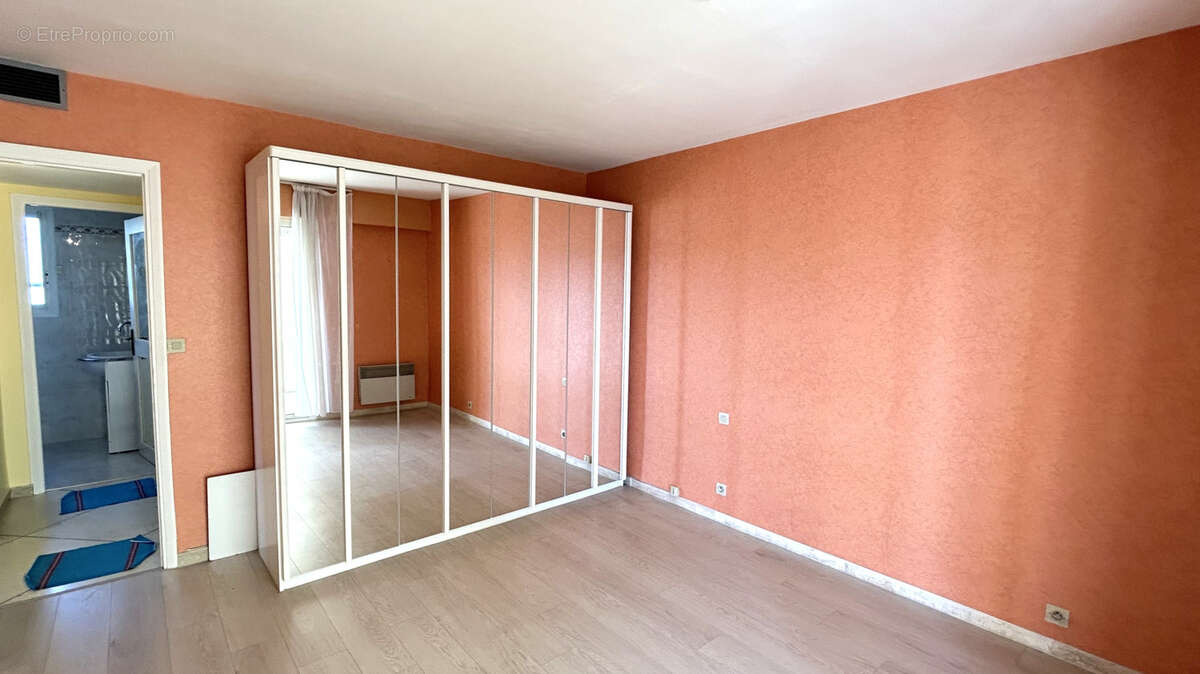 Appartement à SIX-FOURS-LES-PLAGES