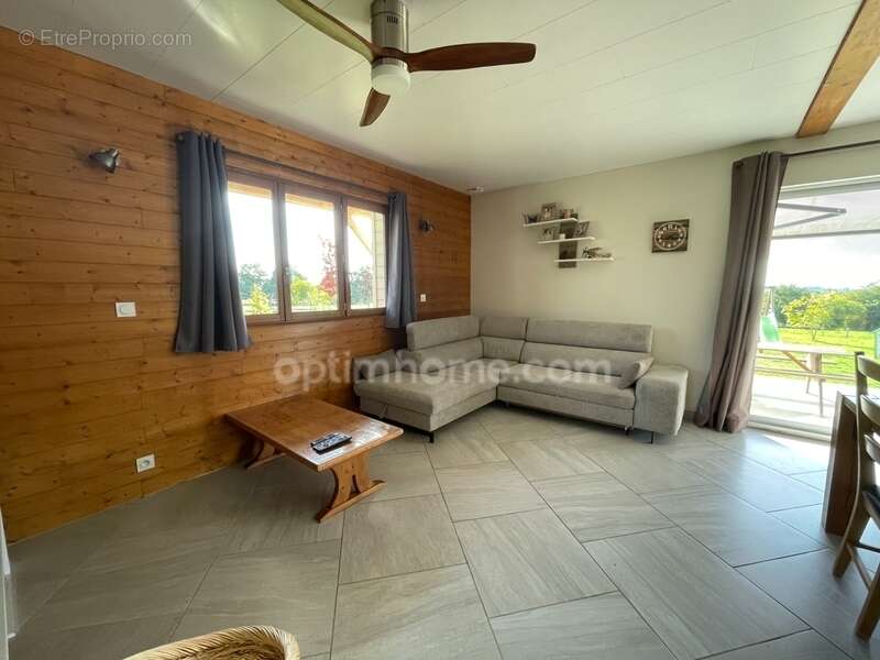 Maison à SAINT-ETIENNE-DE-FURSAC