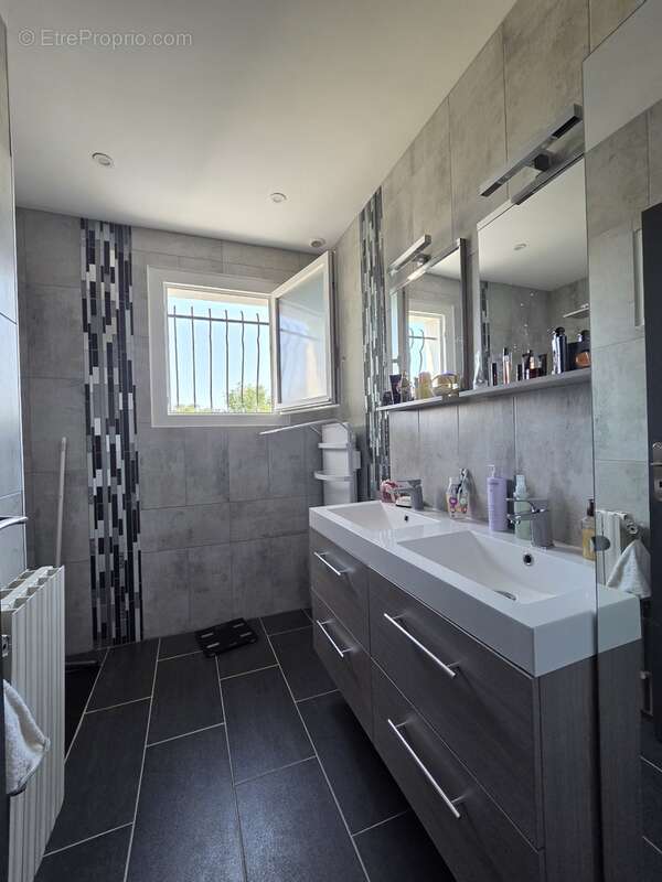 Maison à SAINT-LEONARD-DE-NOBLAT