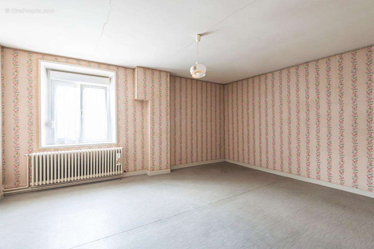 Corps de ferme, maison et dépendances - photo 8