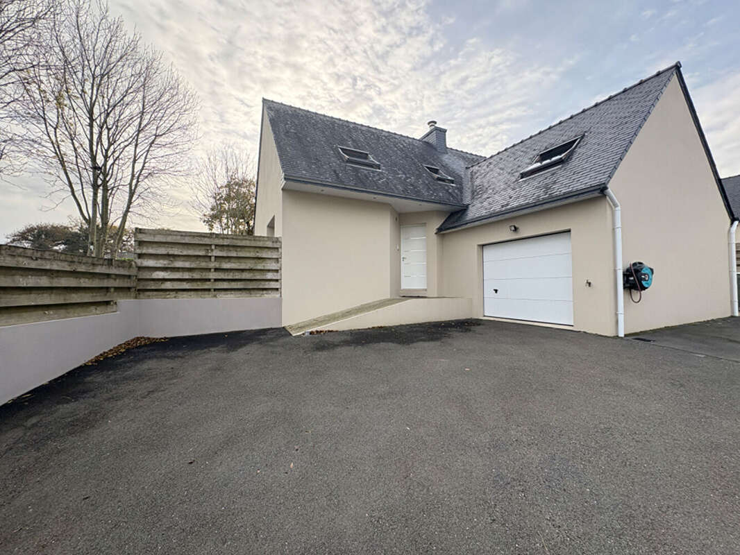 Maison à LAMPAUL-GUIMILIAU