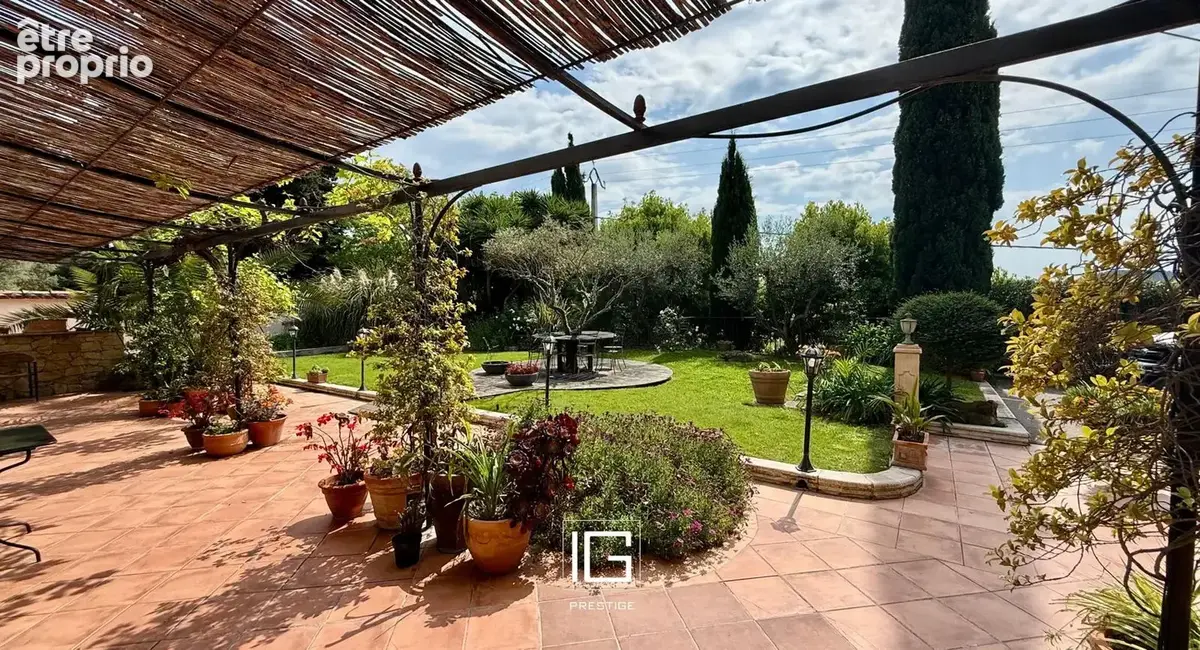 Photo Maison à Cuers au prix de 790 000€