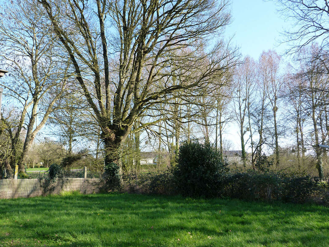 Maison à QUELAINES-SAINT-GAULT