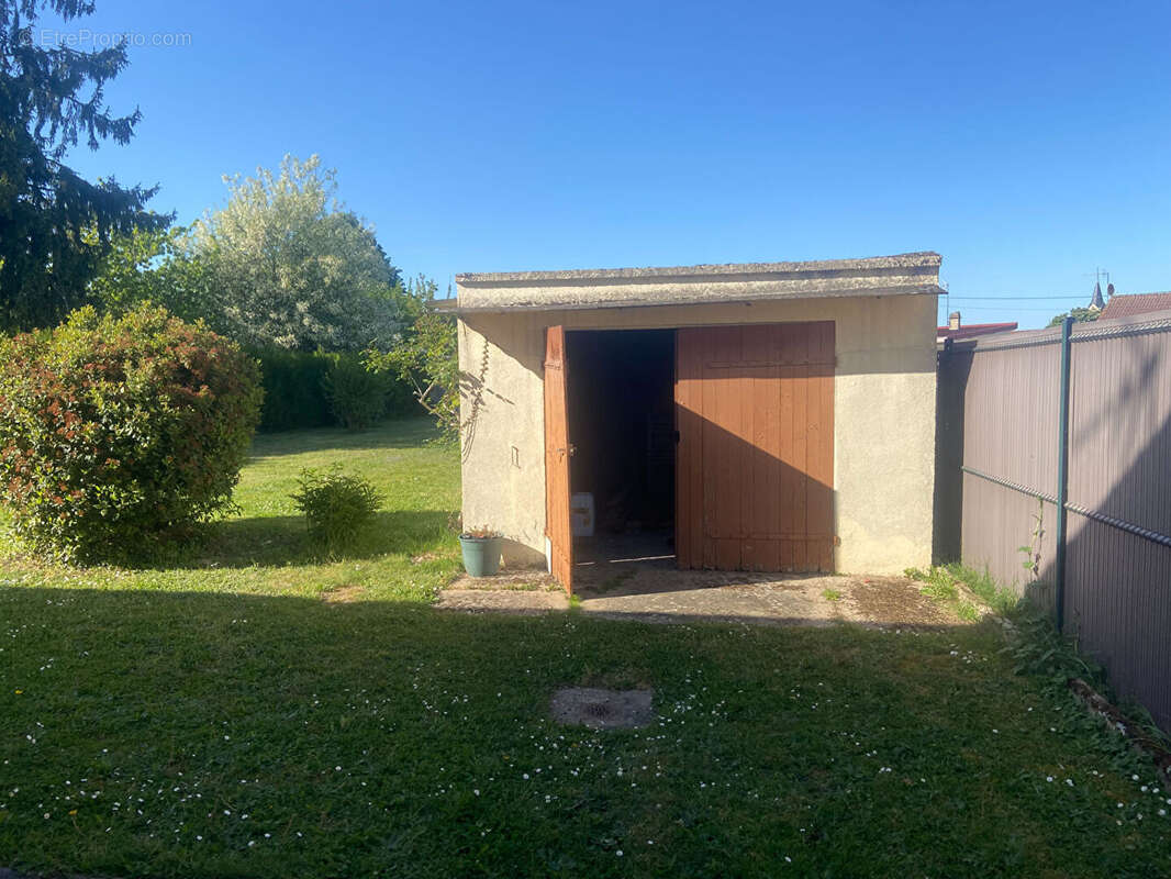 Maison à MARSEILLES-LES-AUBIGNY