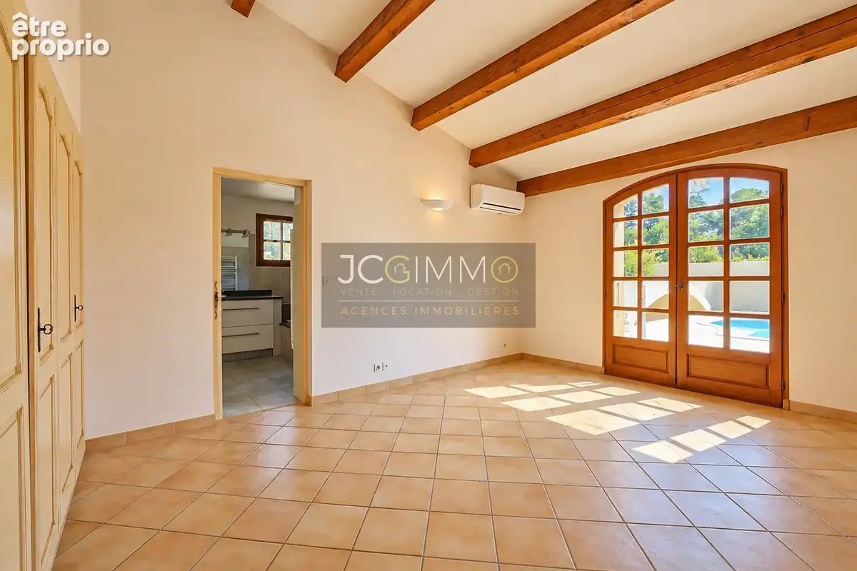 Villa T5 de 210m2 sur un terrain de 813m2 avec T2 indépendant - photo 8