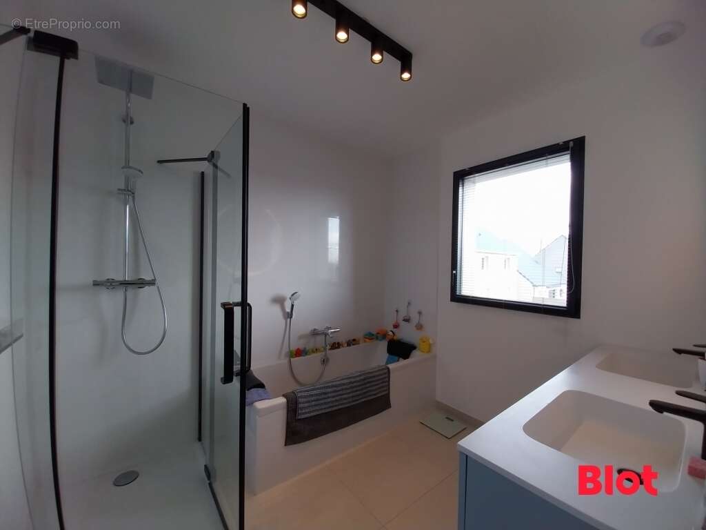 Maison à LA VILLE-ES-NONAIS