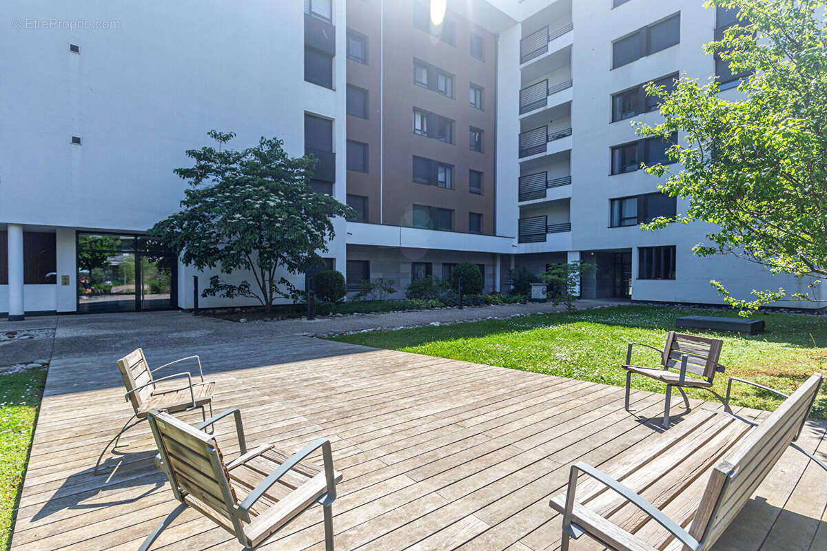 Agence immobiliere laforet - exclusivite - "lotus" - annecy - appartement traversant t4 de 81,93m² - cellier - garage en option  - photo 6