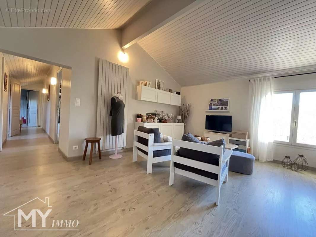 Maison à LAMOTHE-MONTRAVEL