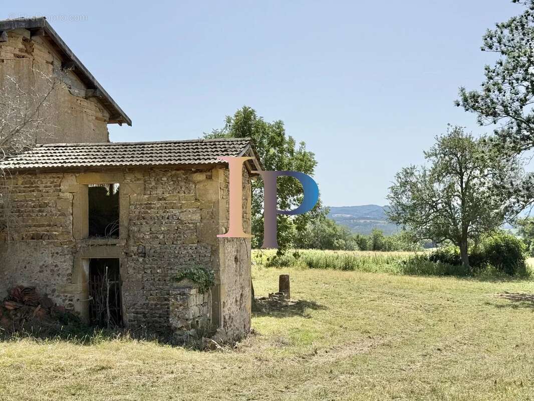 5 mn charlieu grange a renover vue exceptionnelle - photo 4