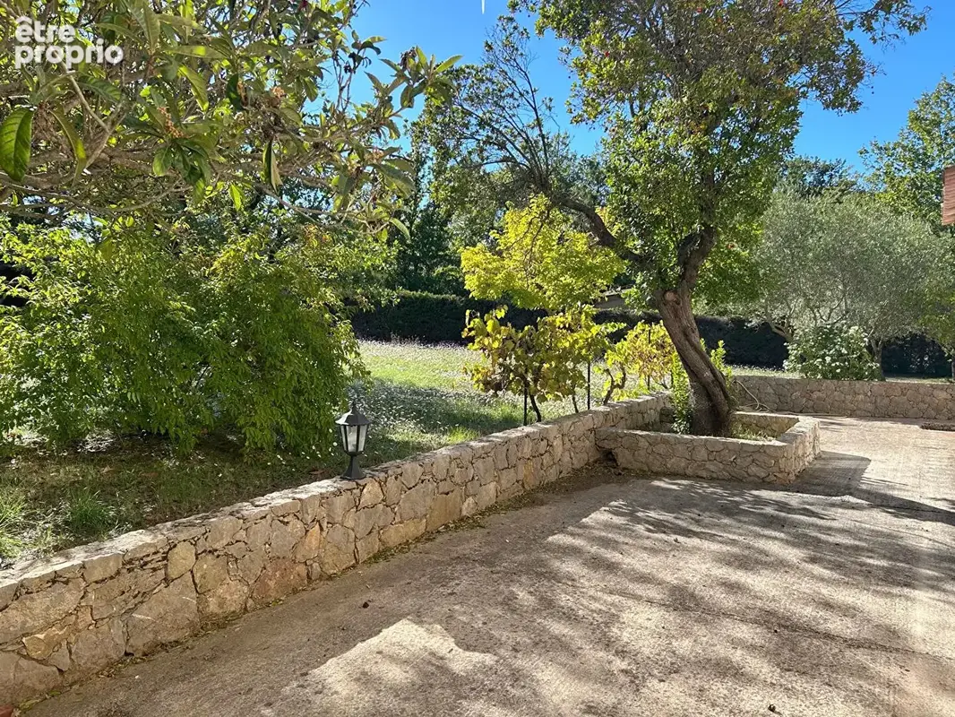 A vendre, la Celle, bastide provençale de 158m² sur 5525m² de terrain - photo 2